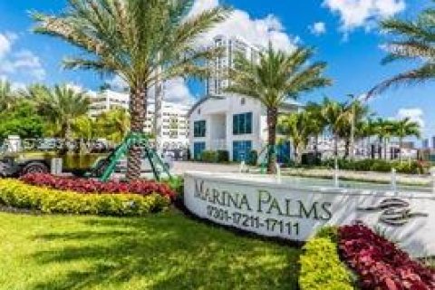 Condominio en venta en North Miami Beach, Florida, 3 dormitorios, 163.14 m2 № 1396973 - foto 2