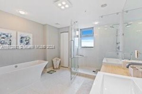 Condominio en venta en North Miami Beach, Florida, 3 dormitorios, 163.14 m2 № 1396973 - foto 21