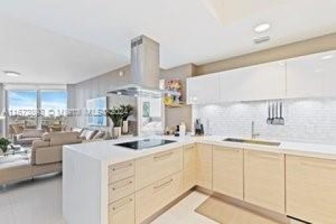 Condominio en venta en North Miami Beach, Florida, 3 dormitorios, 163.14 m2 № 1396973 - foto 11