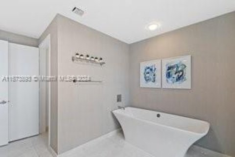 Condominio en venta en North Miami Beach, Florida, 3 dormitorios, 163.14 m2 № 1396973 - foto 18