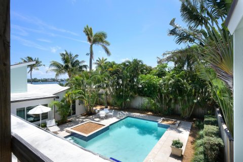 Casa en venta en West Palm Beach, Florida, 5 dormitorios, 325.62 m2 № 1145890 - foto 1