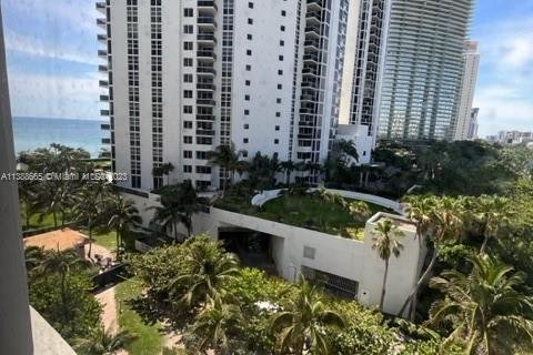 Copropriété à vendre à Sunny Isles Beach, Floride: 38.09 m2 № 504003 - photo 1