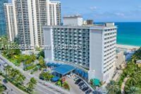 Studio in the Condo in Sunny Isles Beach, Florida  № 504003 - photo 13