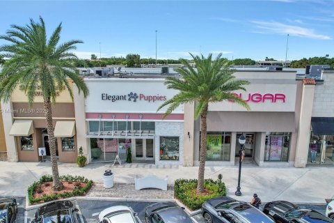 Immobilier commercial à vendre à Pembroke Pines, Floride № 846191 - photo 1
