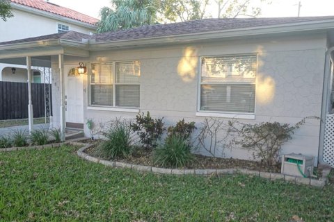 House in Tampa, Florida 2 bedrooms, 73.86 sq.m. № 1416102 - photo 3