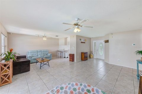 House in Port Charlotte, Florida 3 bedrooms, 114.83 sq.m. № 1416134 - photo 7