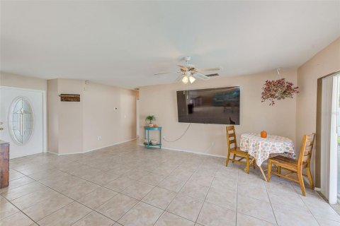 House in Port Charlotte, Florida 3 bedrooms, 114.83 sq.m. № 1416134 - photo 6