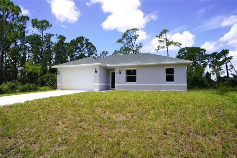 House in Punta Gorda, Florida 3 bedrooms, 124.95 sq.m. № 1286965 - photo 1