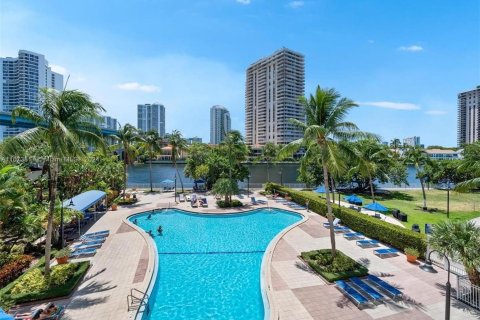 Condo in Sunny Isles Beach, Florida, 2 bedrooms  № 1396954 - photo 16