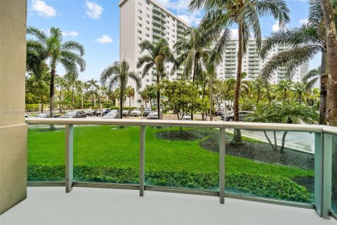 Condo in Sunny Isles Beach, Florida, 2 bedrooms  № 1396954 - photo 15