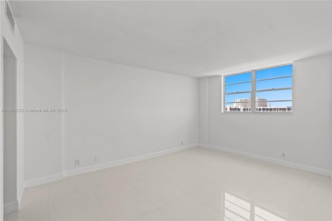 Condo in Hollywood, Florida, 2 bedrooms  № 1226283 - photo 13