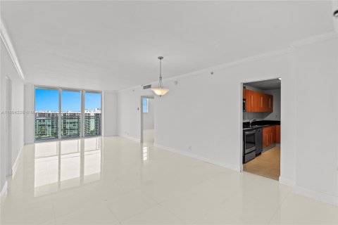 Condo in Hollywood, Florida, 2 bedrooms  № 1226283 - photo 2