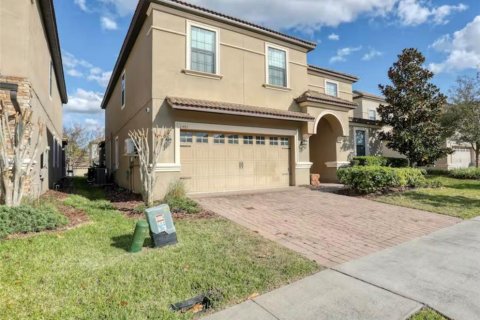 House in Davenport, Florida 8 bedrooms, 363.15 sq.m. № 1256788 - photo 1