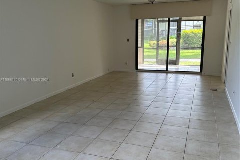 Copropriété à vendre à Tamarac, Floride: 2 chambres, 117.99 m2 № 1399057 - photo 7