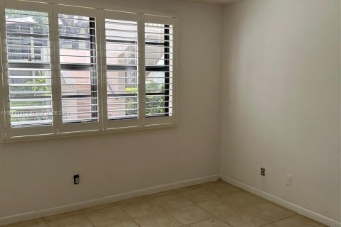 Condo in Tamarac, Florida, 2 bedrooms  № 1399057 - photo 11