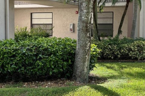 Condominio en venta en Tamarac, Florida, 2 dormitorios, 117.99 m2 № 1399057 - foto 2