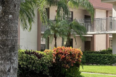 Condo in Tamarac, Florida, 2 bedrooms  № 1399057 - photo 3