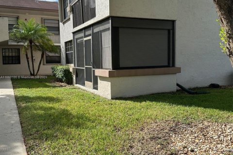 Copropriété à vendre à Tamarac, Floride: 2 chambres, 117.99 m2 № 1399057 - photo 20