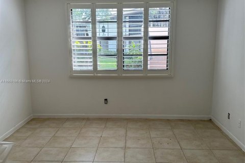 Copropriété à vendre à Tamarac, Floride: 2 chambres, 117.99 m2 № 1399057 - photo 10