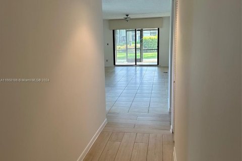 Copropriété à vendre à Tamarac, Floride: 2 chambres, 117.99 m2 № 1399057 - photo 5