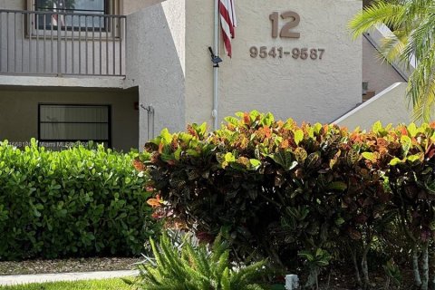 Condo in Tamarac, Florida, 2 bedrooms  № 1399057 - photo 1