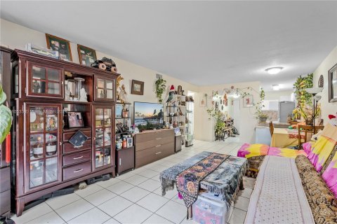 Condominio en venta en Hialeah, Florida, 2 dormitorios, 89.19 m2 № 1232779 - foto 8