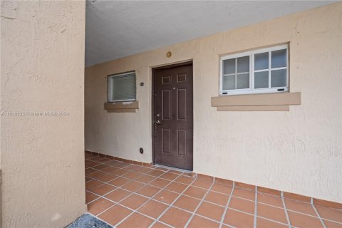 Condominio en venta en Hialeah, Florida, 2 dormitorios, 89.19 m2 № 1232779 - foto 3