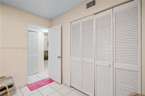 Condominio en venta en Hialeah, Florida, 2 dormitorios, 89.19 m2 № 1232779 - foto 18