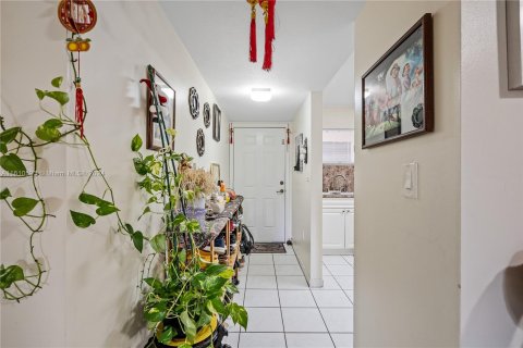 Condominio en venta en Hialeah, Florida, 2 dormitorios, 89.19 m2 № 1232779 - foto 4