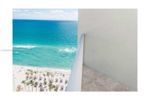 Condominio en alquiler en Sunny Isles Beach, Florida, 2 dormitorios, 152.08 m2 № 3127 - foto 1