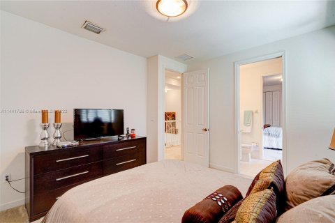 Casa en venta en Cutler Bay, Florida, 5 dormitorios, 315.77 m2 № 688049 - foto 23
