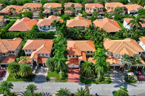 Casa en venta en Cutler Bay, Florida, 5 dormitorios, 315.77 m2 № 688049 - foto 5