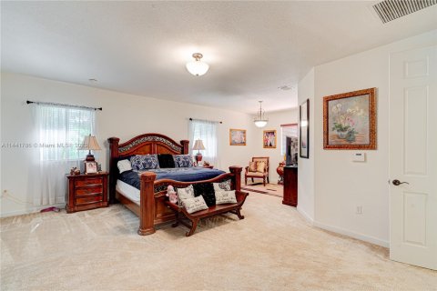 House in Cutler Bay, Florida 5 bedrooms, 315.77 sq.m. № 688049 - photo 17
