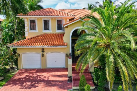 Villa ou maison à vendre à Cutler Bay, Floride: 5 chambres, 315.77 m2 № 688049 - photo 4
