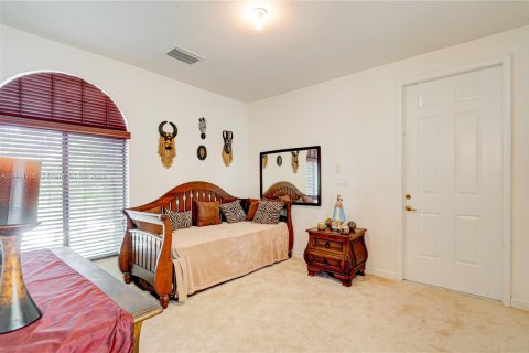 Casa en venta en Cutler Bay, Florida, 5 dormitorios, 315.77 m2 № 688049 - foto 28