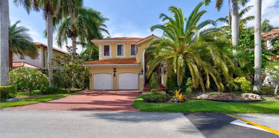 Villa ou maison à Cutler Bay, Floride 5 chambres, 315.77 m2 № 688049