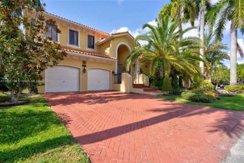 Casa en venta en Cutler Bay, Florida, 5 dormitorios, 315.77 m2 № 688049 - foto 2