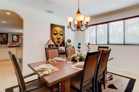 Villa ou maison à vendre à Cutler Bay, Floride: 5 chambres, 315.77 m2 № 688049 - photo 12