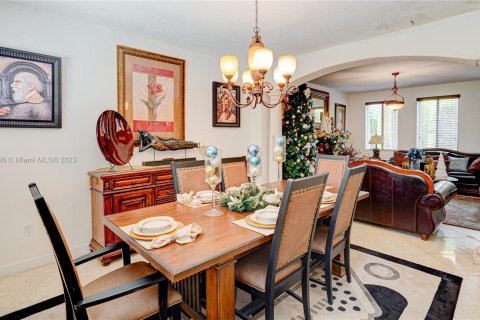 Villa ou maison à vendre à Cutler Bay, Floride: 5 chambres, 315.77 m2 № 688049 - photo 10
