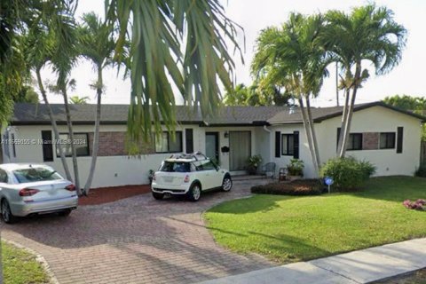 Casa en venta en Miami, Florida, 3 dormitorios, 164.16 m2 № 1385692 - foto 1