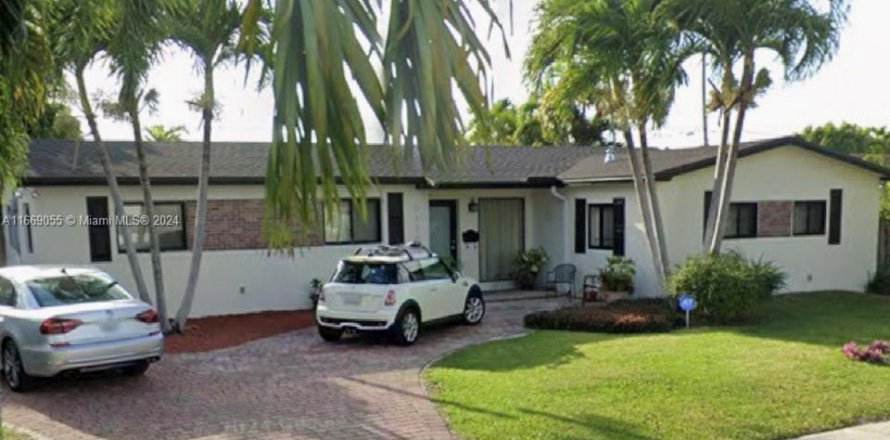 Casa en Miami, Florida 3 dormitorios, 164.16 m2 № 1385692