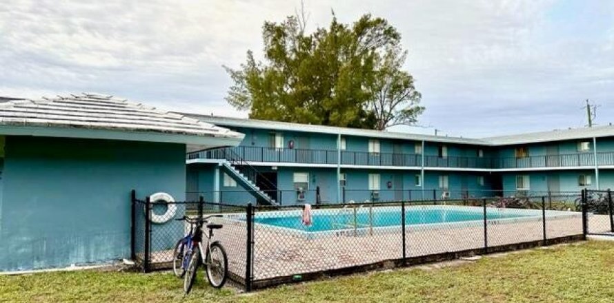 Кондоминиум с 2 спальнями в Лейк-Уорт, Флорида № 585684