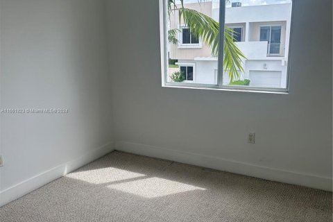 Touwnhouse à louer à Miami, Floride: 4 chambres, 189.8 m2 № 1370868 - photo 22