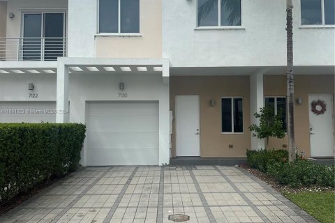 Touwnhouse à louer à Miami, Floride: 4 chambres, 189.8 m2 № 1370868 - photo 2