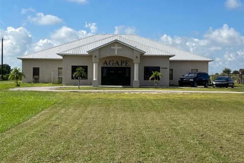 Commercial property in Moore Haven, Florida 1158.86 sq.m. № 725207 - photo 12