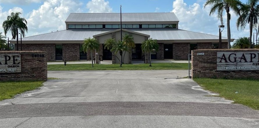 Commercial property in Moore Haven, Florida 1158.86 sq.m. № 725207