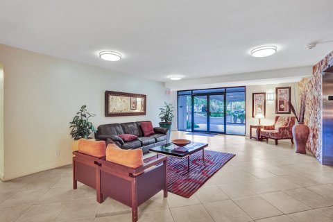 Copropriété à vendre à Pompano Beach, Floride: 2 chambres, 106.84 m2 № 629112 - photo 3