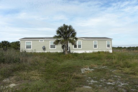 House in Okeechobee, Florida 4 bedrooms, 170.48 sq.m. № 874371 - photo 12