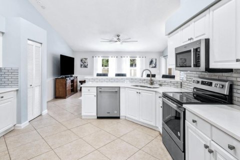House in Wellington, Florida 4 bedrooms, 206.06 sq.m. № 1014233 - photo 18