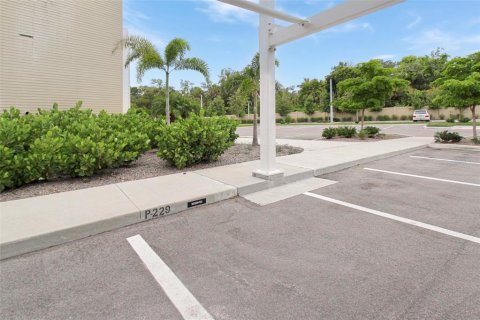 Condo in Sarasota, Florida, 1 bedroom  № 1367797 - photo 11